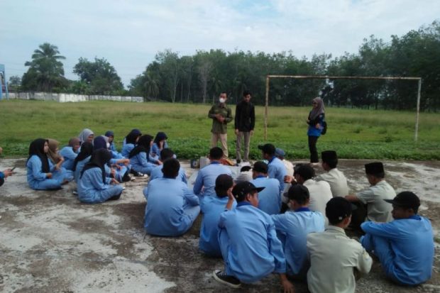 Pelatihan pembuatan briket untuk pelajar di SMK PP Jambi yang ada di Kabupaten Batanghari.