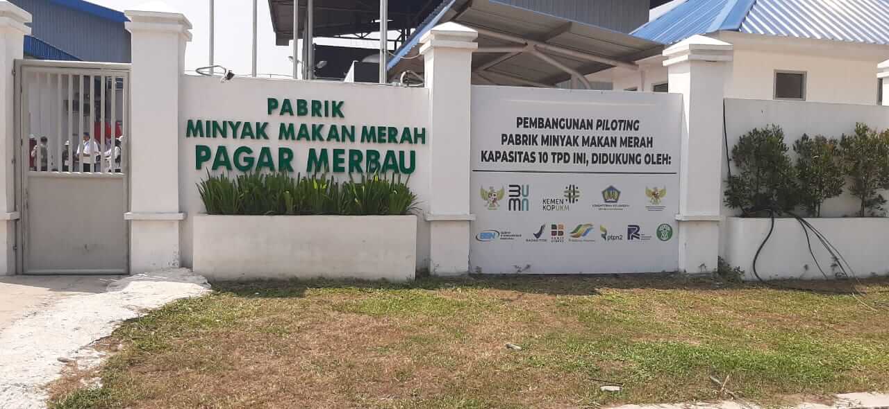 Pabrik Minyak Makan Merah di Sumatera Utara.