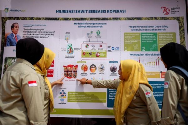 Ground Breaking Pembangunan Pabrik Minyak Makan Merah KUD Sejahtera di Kabupaten Musi Banyuasin, Sumatra Selatan, Jumat (2/8).