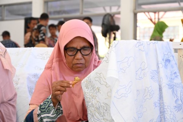 Pengrajin Peserta Sosialisasi dan Inkubasi Malam Sawit di Cirebon. (Dok. Yogan/BPDPKS)