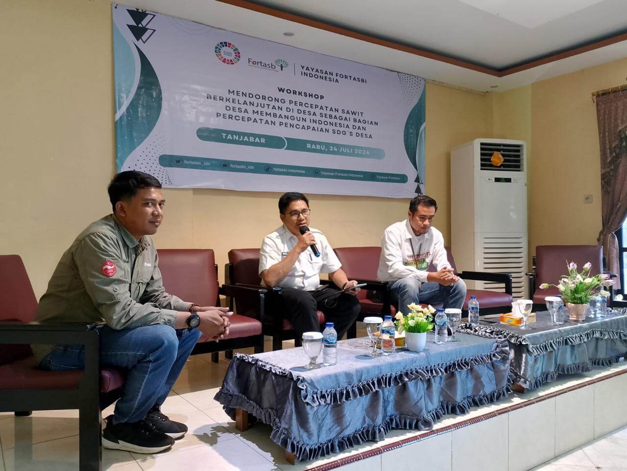 Workshop inisiasi perdes sawit berkelanjutan di Jambi.
