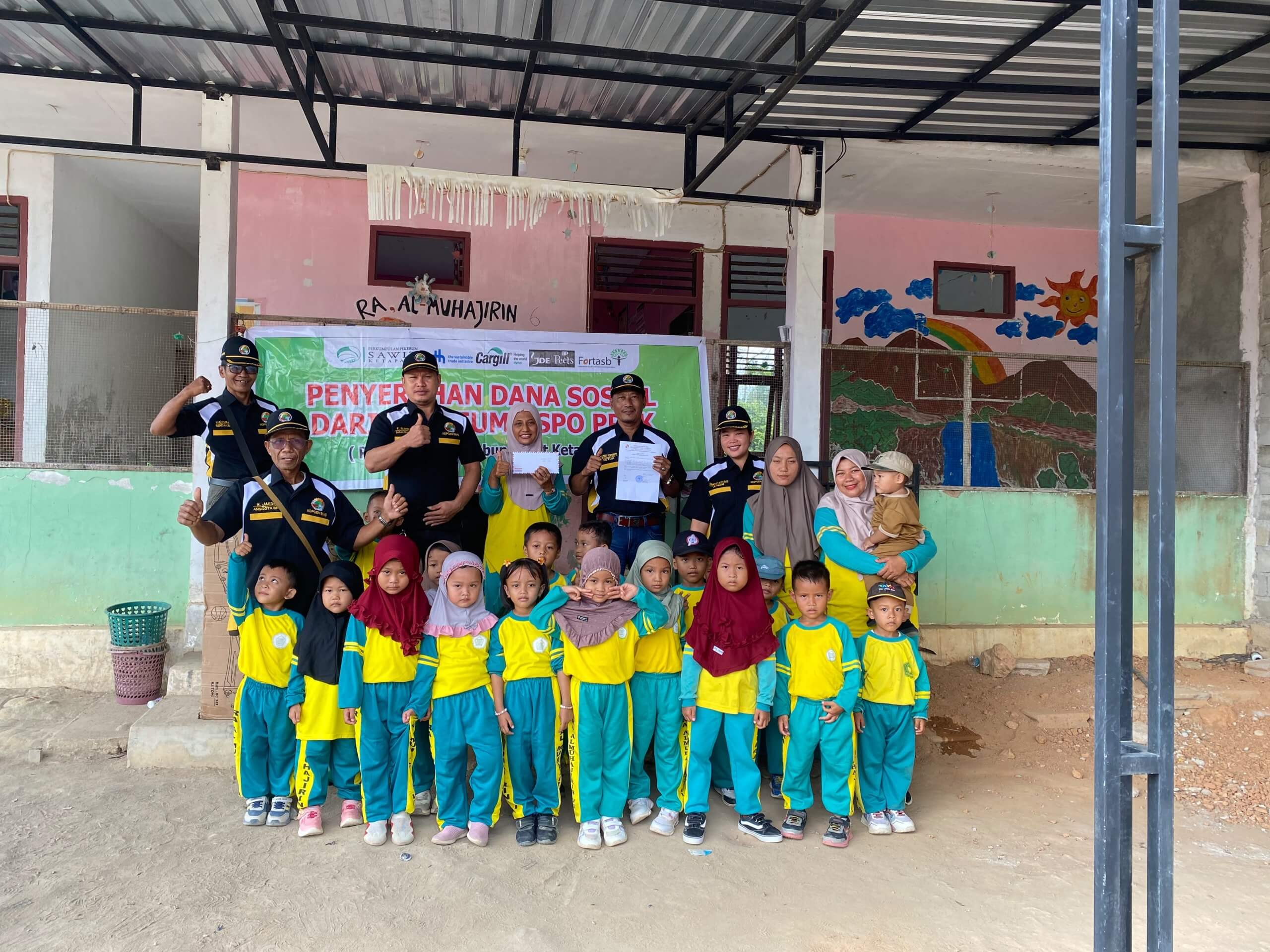 Penyerahan bantuan operasional sekolah.