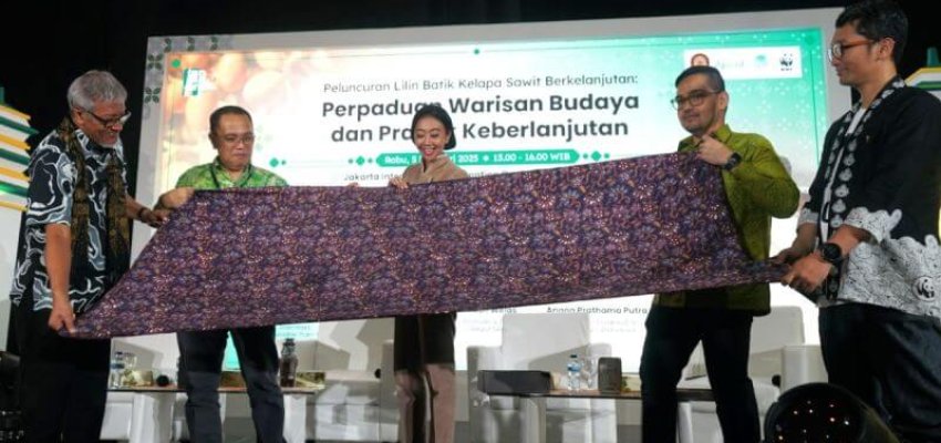 Batik yang diproduksi menggunakan bahan ramah lingkungan, yakni malam berbasis kelapa sawit yang diolah secara berkelanjutan pada acara wastra nasional INACRAFT 2025, di Jakarta, Kamis (6/2/2025). ANTARA/HO - World Wildlife Fund (WWF)