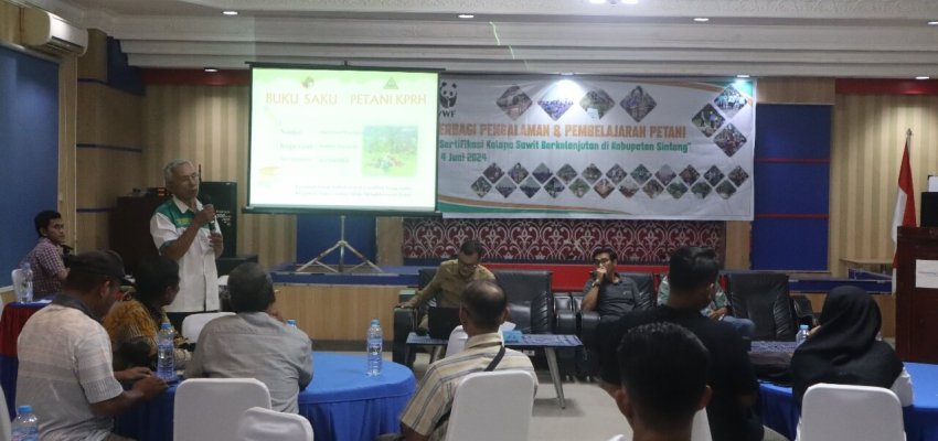 Group Manajer Koperasi Rimba Harapan Suratno Warsito menjadi salah satu pembicara untuk membagikan praktik sertifikasi