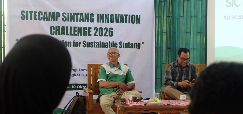 Ketua Koperasi Rimba Harapan Suratno saat diskusi.